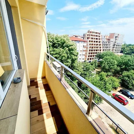 Seaview Escape - 1br Next To Sea Garden Apartment Varna