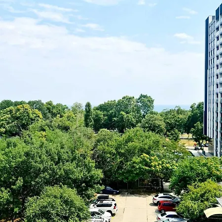 Seaview Escape - 1br Next To Sea Garden Apartment